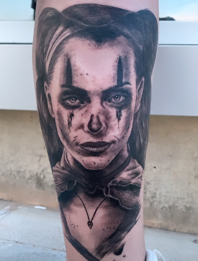 Tatuaje realista en blanco y negro